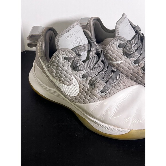 Size‎ 9.5 - Nike LeBron Witness 3 White Chrome - Picture 2 of 8